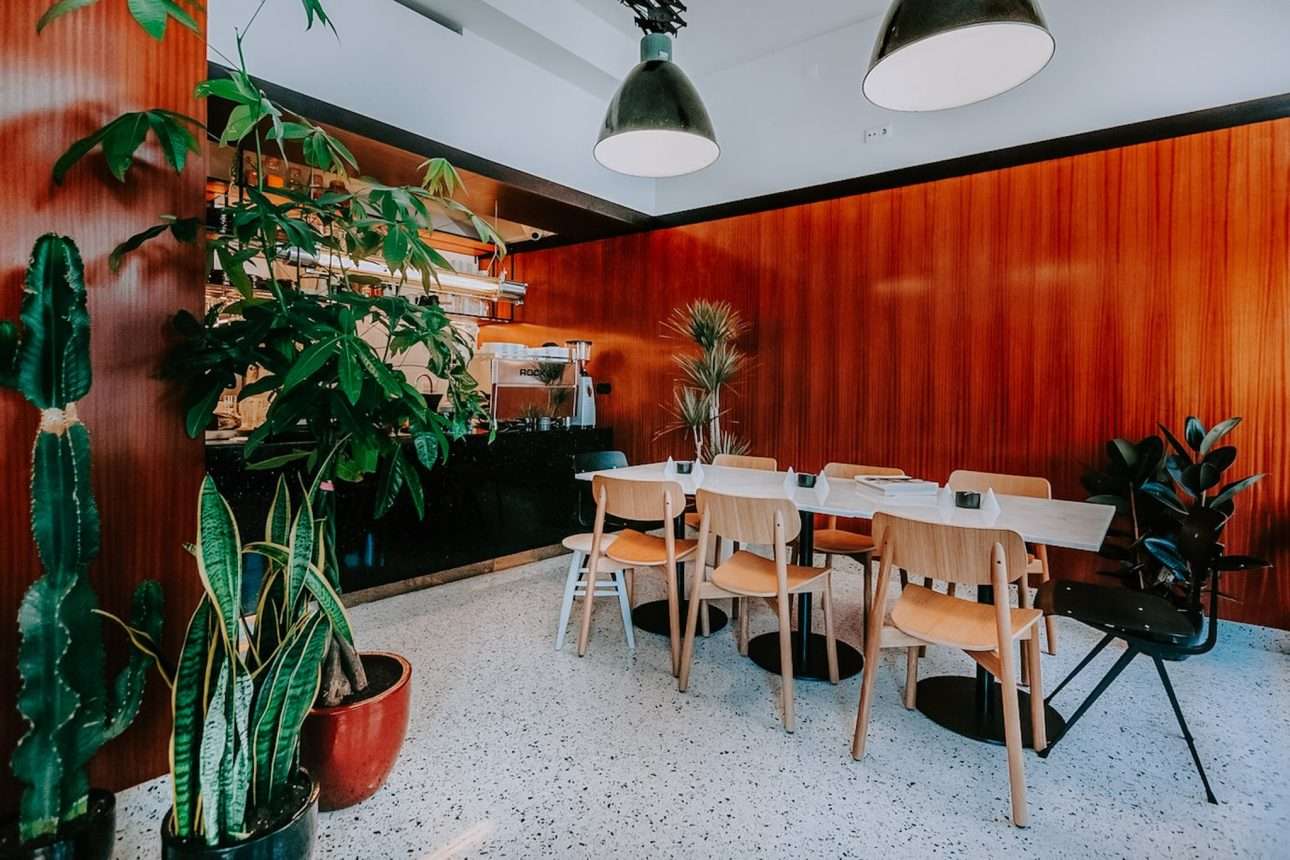 Early cafe oporto